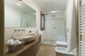 Villaparadiso-costasmeralda-bathrooms (1).jpg