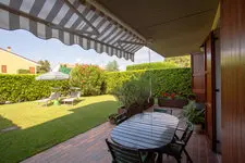 Lazise-apartment-piscina-giardino1.jpg