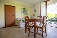 Lazise-apartment-piscina-giardino14.jpg