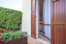 Lazise-apartment-piscina-giardino36.jpg