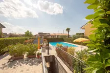 Lazise-apartment-piscina-giardino41.jpg