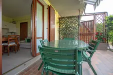 Lazise-apartment-piscina-giardino5.jpg